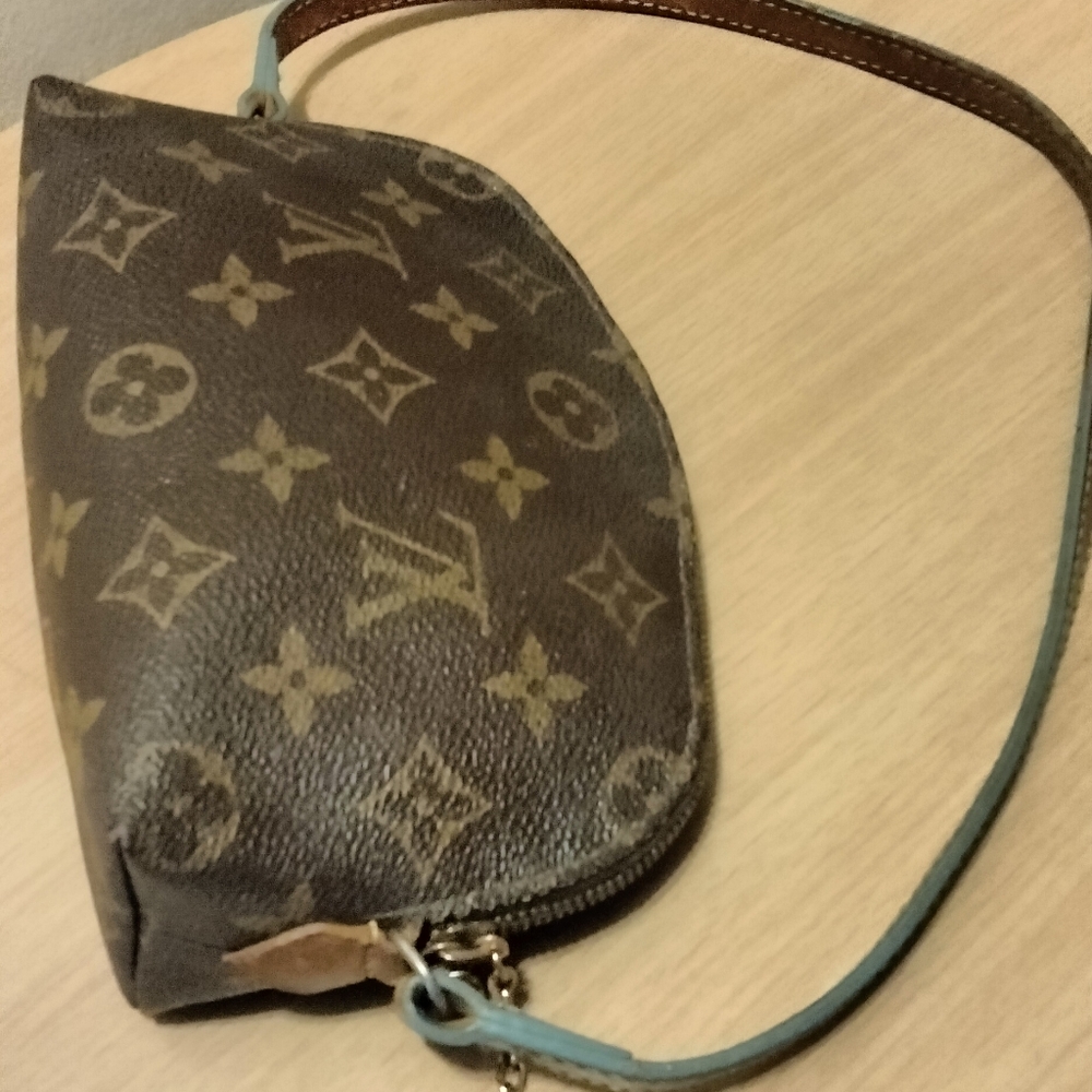 Genuine Louis Vuitton Monogram Cosmetic Pouch - Picture 13 of 16